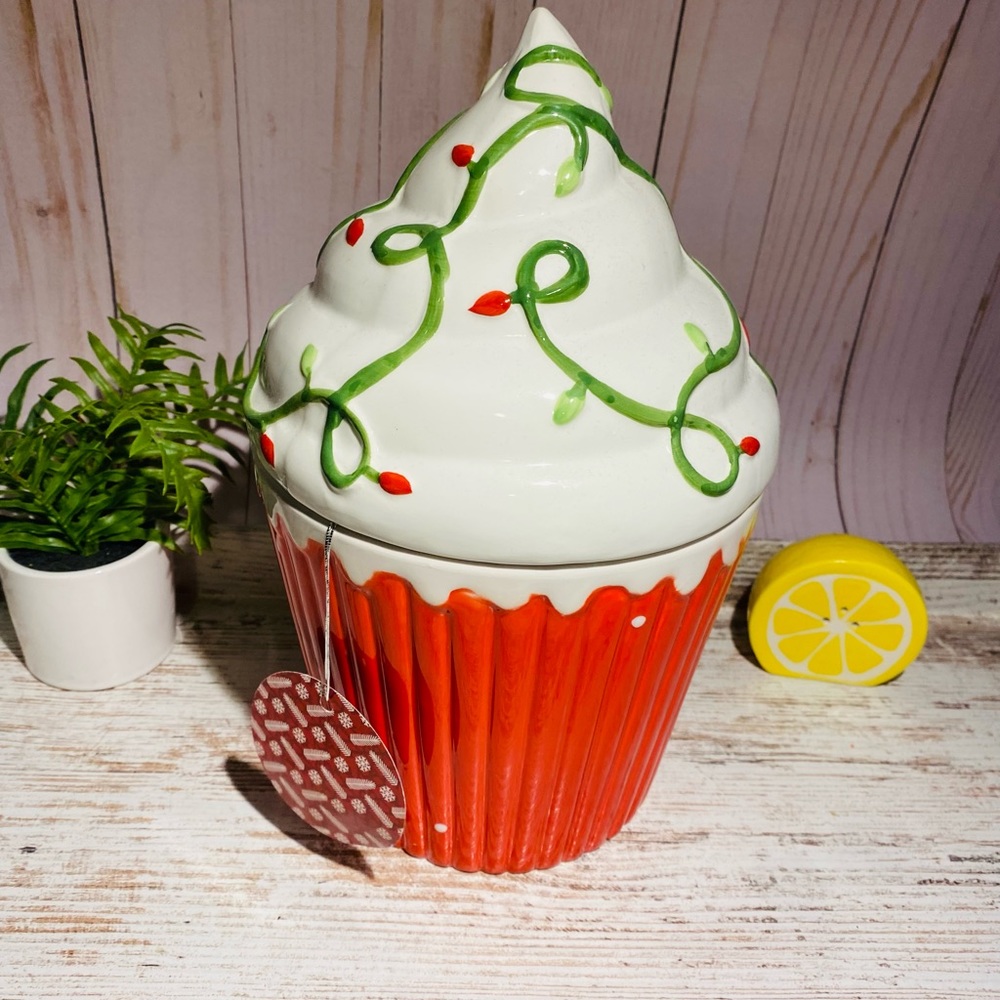 10 Strawberry Street Large Cupcake Canister - Picture 3 of 6